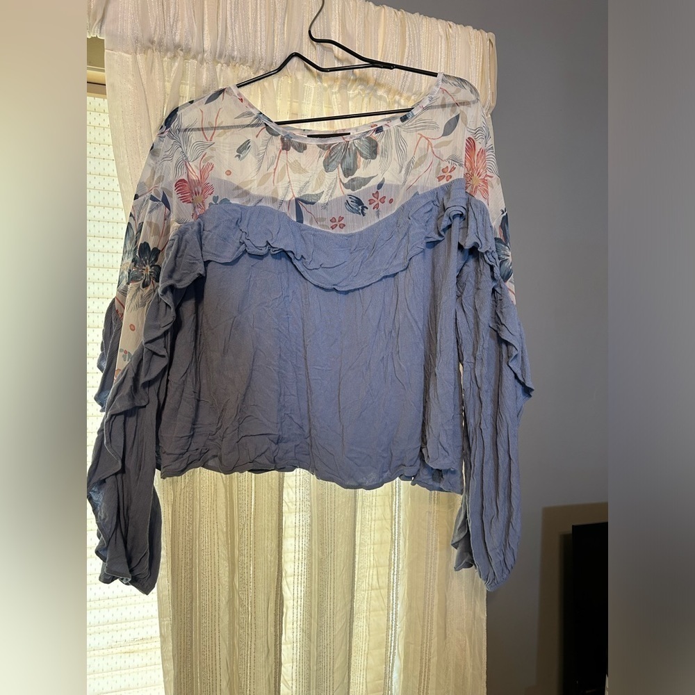 Romantic Hut blouse with ruffle sleeves
